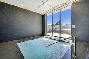 Modern 1-bed Apartment With Parking