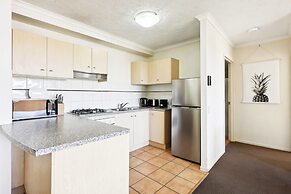 Inner-city 1-bed With Pool & Spa