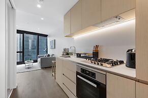 Impeccably Modern 1-bed With Incredible City Views