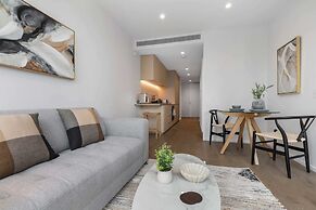 Impeccably Modern 1-bed With Incredible City Views