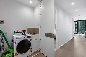 Impeccably Modern 1-bed With Incredible City Views