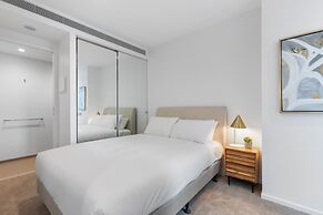 Impeccably Modern 1-bed With Incredible City Views