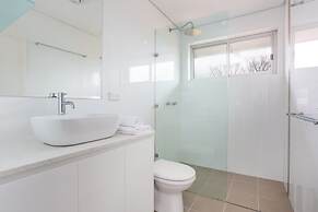 Madecomfy Trendy Apartment on Dee Why Beach