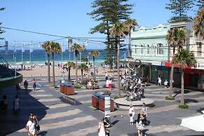 Stunning Ocean Views With Manly At Your Doorstep