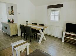 Comfortable Forest Lodge With Open Space