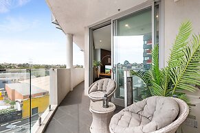 Elegant 1-bed by Riverside Park & Amenities