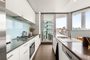 Elegant 1-bed by Riverside Park & Amenities