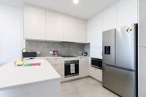 Elegant 2-bed Apartment With Stunning Views