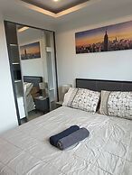 Luxurious Pattaya Apartment With Pool Access