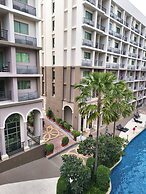 Luxurious Pattaya Apartment With Pool Access