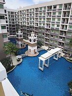 Luxurious Pattaya Apartment With Pool Access