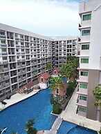 Luxurious Pattaya Apartment With Pool Access