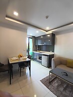 Luxurious Pattaya Apartment With Pool Access