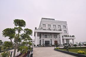 THE HOLY AWADH HOTEL