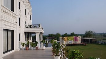 THE HOLY AWADH HOTEL