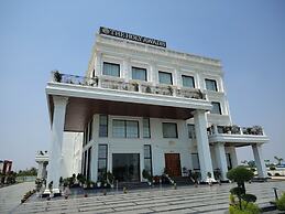 THE HOLY AWADH HOTEL