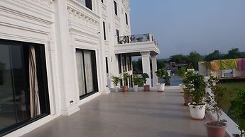 THE HOLY AWADH HOTEL