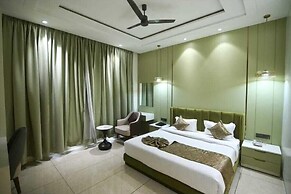 THE HOLY AWADH HOTEL