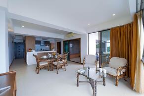 Beachfront 2 bed Condo with Seaview BW2