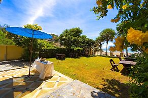 Beachfront 2 bed Condo with Seaview BW2