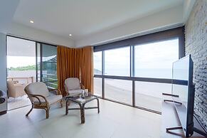 Beachfront 2 bed Condo with Seaview BW2