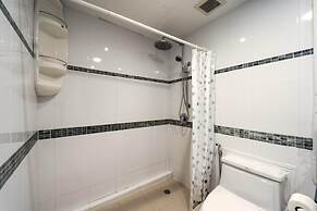 Beachfront 2 bed Condo with Seaview BW2