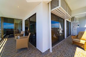 Beachfront 2 bed Condo with Seaview BW2