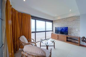 Beachfront 2 bed Condo with Seaview BW2