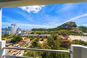 Beachfront 2 bed Condo with Seaview BW2