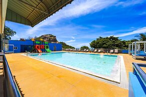Beachfront 2 bed Condo with Seaview BW2