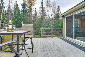 Forest-view Hideaway 3 Mi to Sugarloaf Mountain!