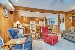 Forest-view Hideaway 3 Mi to Sugarloaf Mountain!