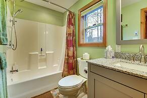 Forest-view Hideaway 3 Mi to Sugarloaf Mountain!