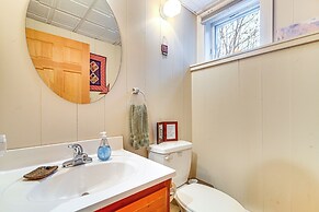 Forest-view Hideaway 3 Mi to Sugarloaf Mountain!