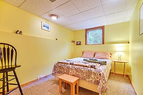 Forest-view Hideaway 3 Mi to Sugarloaf Mountain!