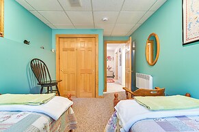 Forest-view Hideaway 3 Mi to Sugarloaf Mountain!