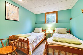 Forest-view Hideaway 3 Mi to Sugarloaf Mountain!