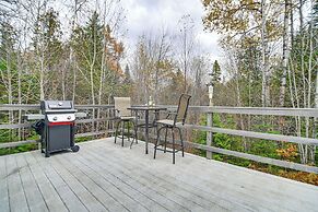 Forest-view Hideaway 3 Mi to Sugarloaf Mountain!