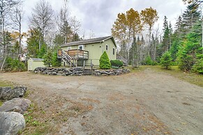 Forest-view Hideaway 3 Mi to Sugarloaf Mountain!