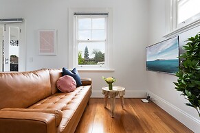 Explore Sydney Staying in Perfect Located Studio