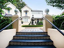 Explore Sydney Staying in Perfect Located Studio