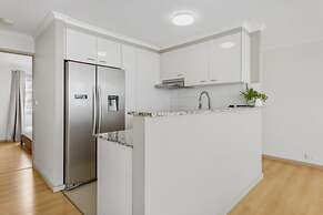 2-bed Unit With Balcony, BBQ & Stunning Lake Views