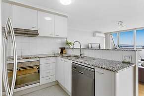 2-bed Unit With Balcony, BBQ & Stunning Lake Views
