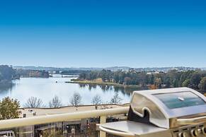 2-bed Unit With Balcony, BBQ & Stunning Lake Views