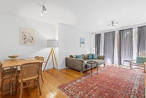 Charming Inner-city Stay- Space, Style & Location