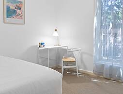 Charming Inner-city Stay- Space, Style & Location