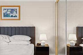 Stylish 2-bed Camperdown Apartment With Balcony