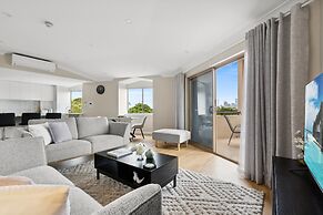 Stylish 2-bed Camperdown Apartment With Balcony