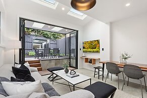 Charming 3-bed Cottage With a Courtyard