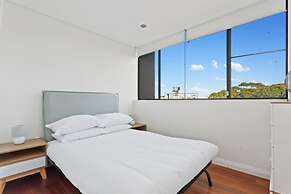 Prime Location 2-bed Apartment With Parking